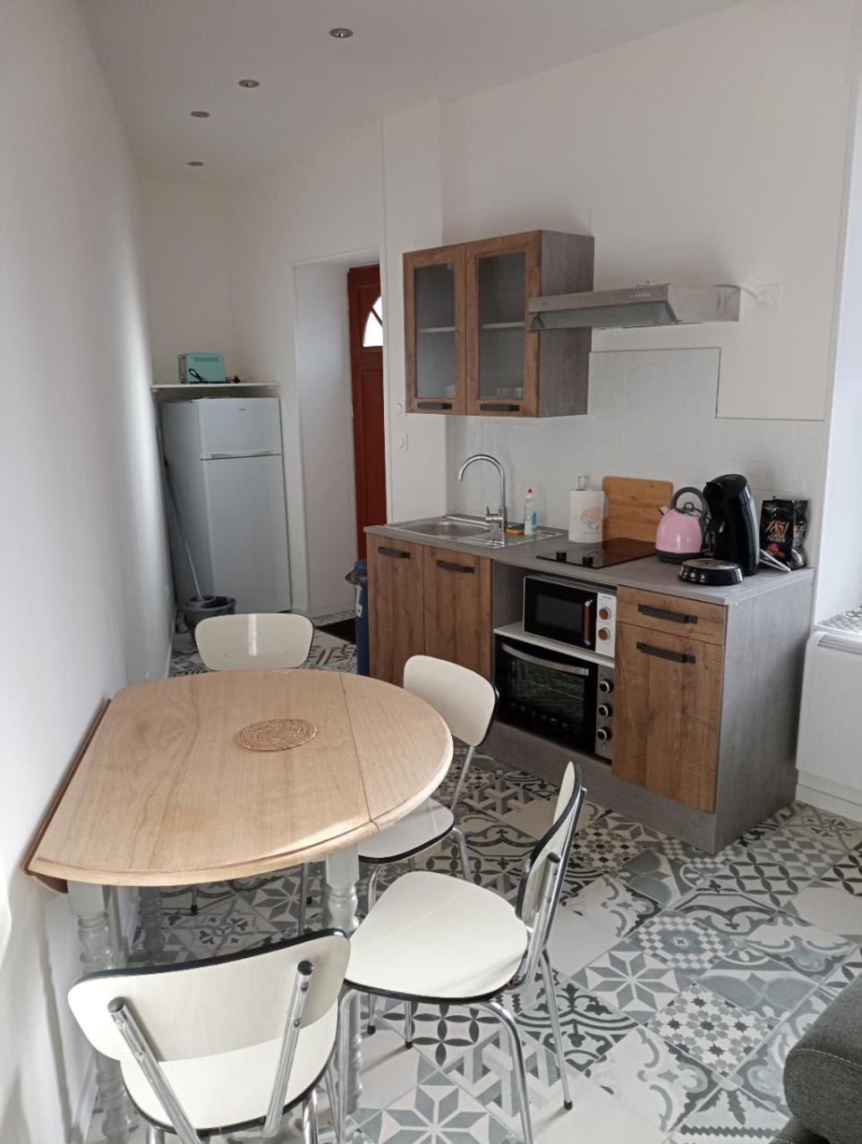 Appart Proche Toutes Commodites Souvigny Exterior photo