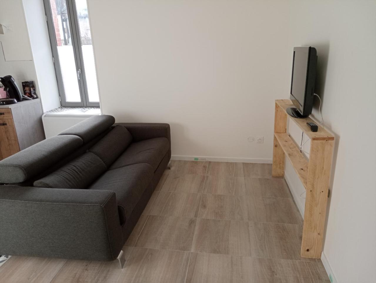 Appart Proche Toutes Commodites Souvigny Exterior photo